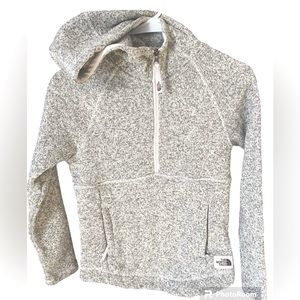 The North Face Crescent Pullover Hooded Girls Medium Jacket